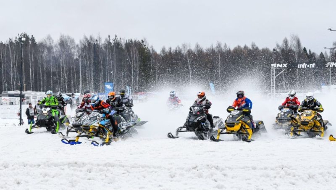 In azione sulla neve per il Campionato mondiale FIM Snowcross