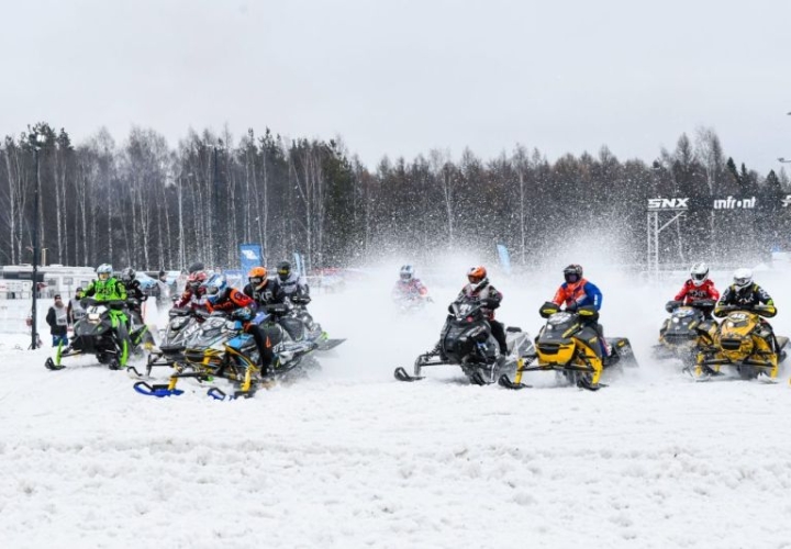 In azione sulla neve per il Campionato mondiale FIM Snowcross